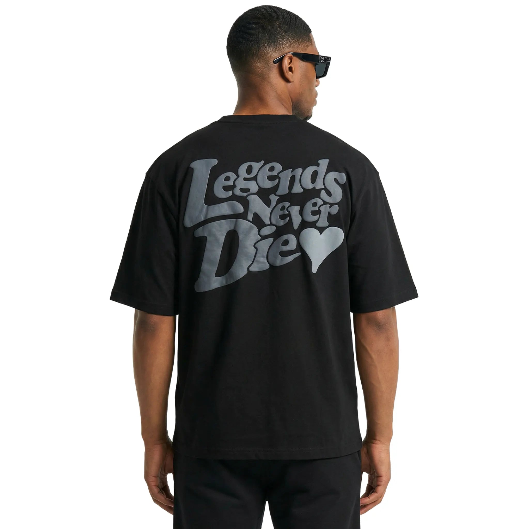 Model Back View of Légende Paris Lnd Tonal Black T Shirt LPTEE159